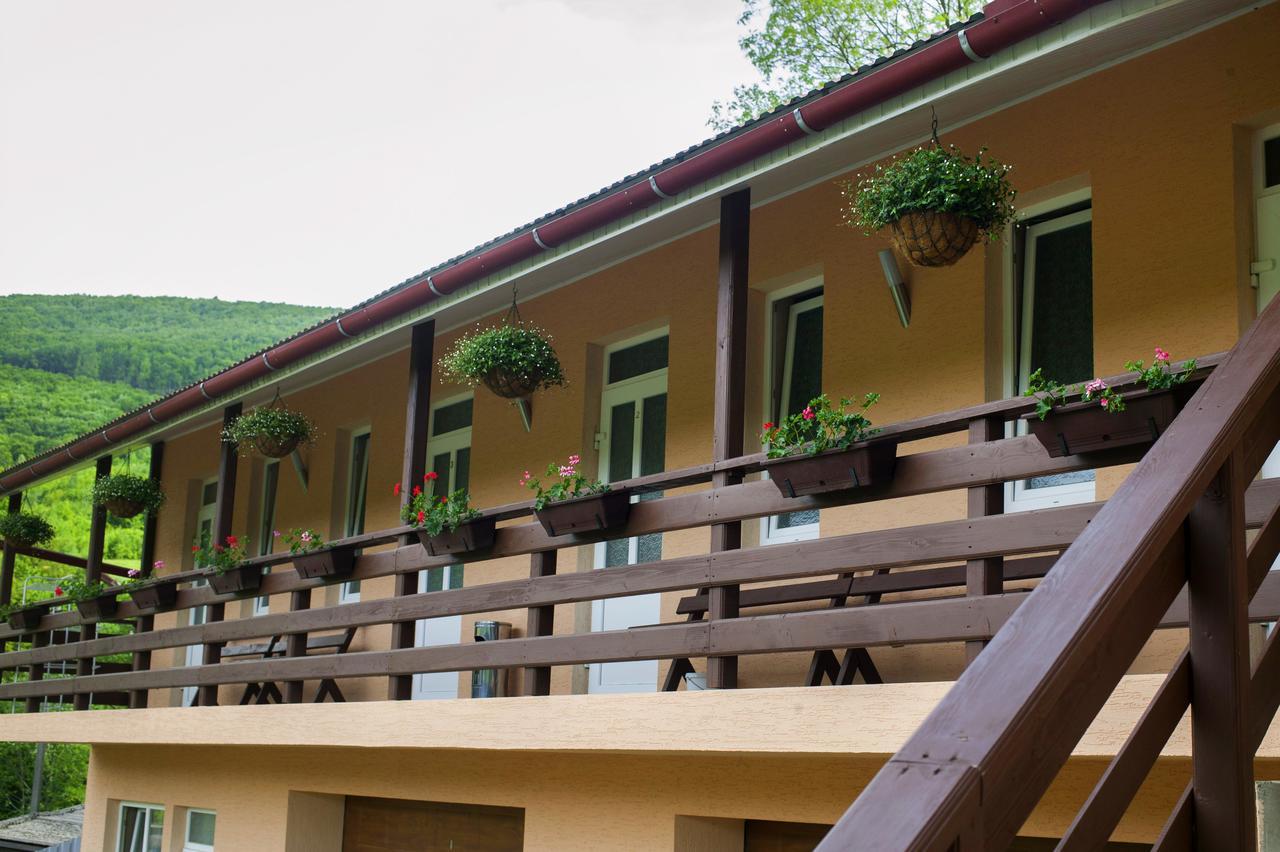 U Eli Hotel Polyana  Ngoại thất bức ảnh